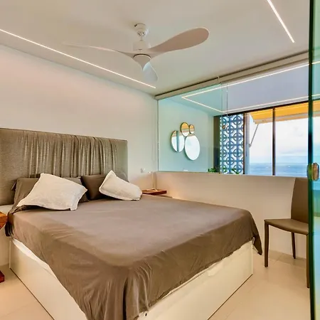 Brand New - Glass - Ocean Views شقة