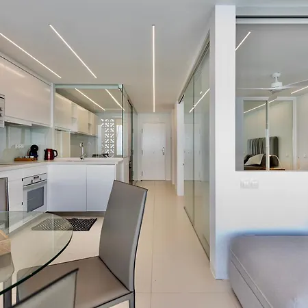 Brand New - Glass - Ocean Views شقة *