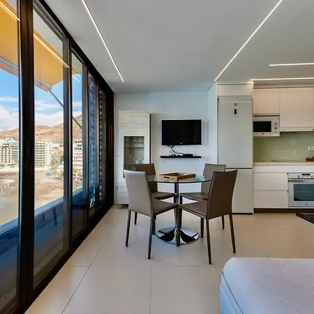 Brand New - Glass - Ocean Views شقة *